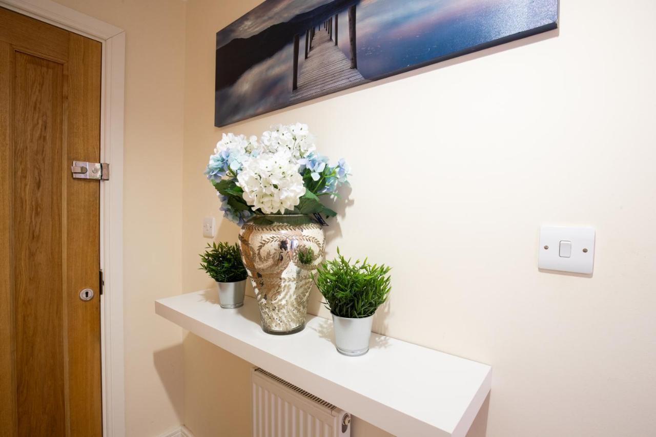 1-Bedroom Apartment With Balcony, Hoddesdon Luaran gambar