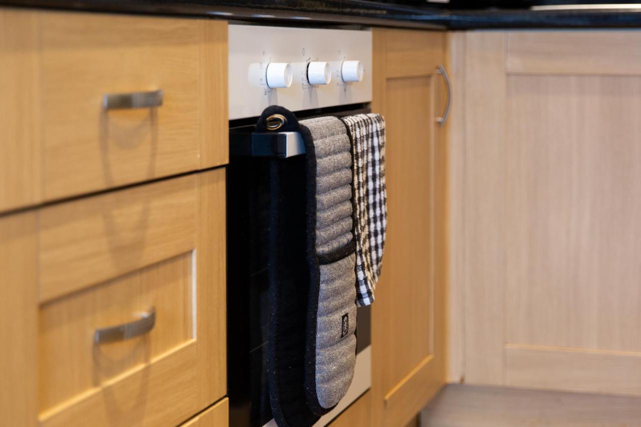 1-Bedroom Apartment With Balcony, Hoddesdon Luaran gambar