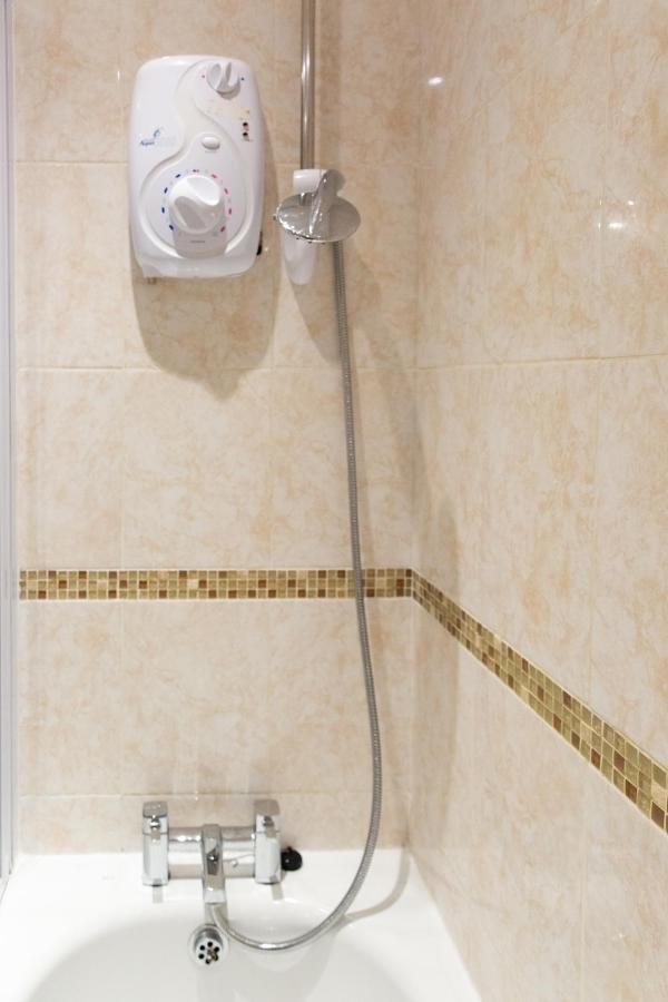1-Bedroom Apartment With Balcony, Hoddesdon Luaran gambar